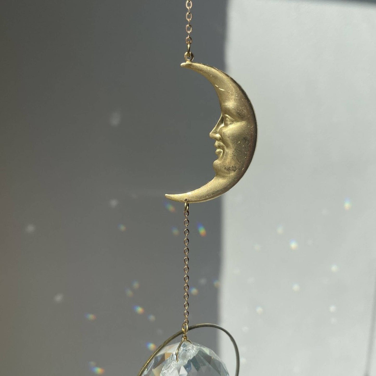 LUNA | Attrape-soleil artisanal avec cristal de verre et lune dorée