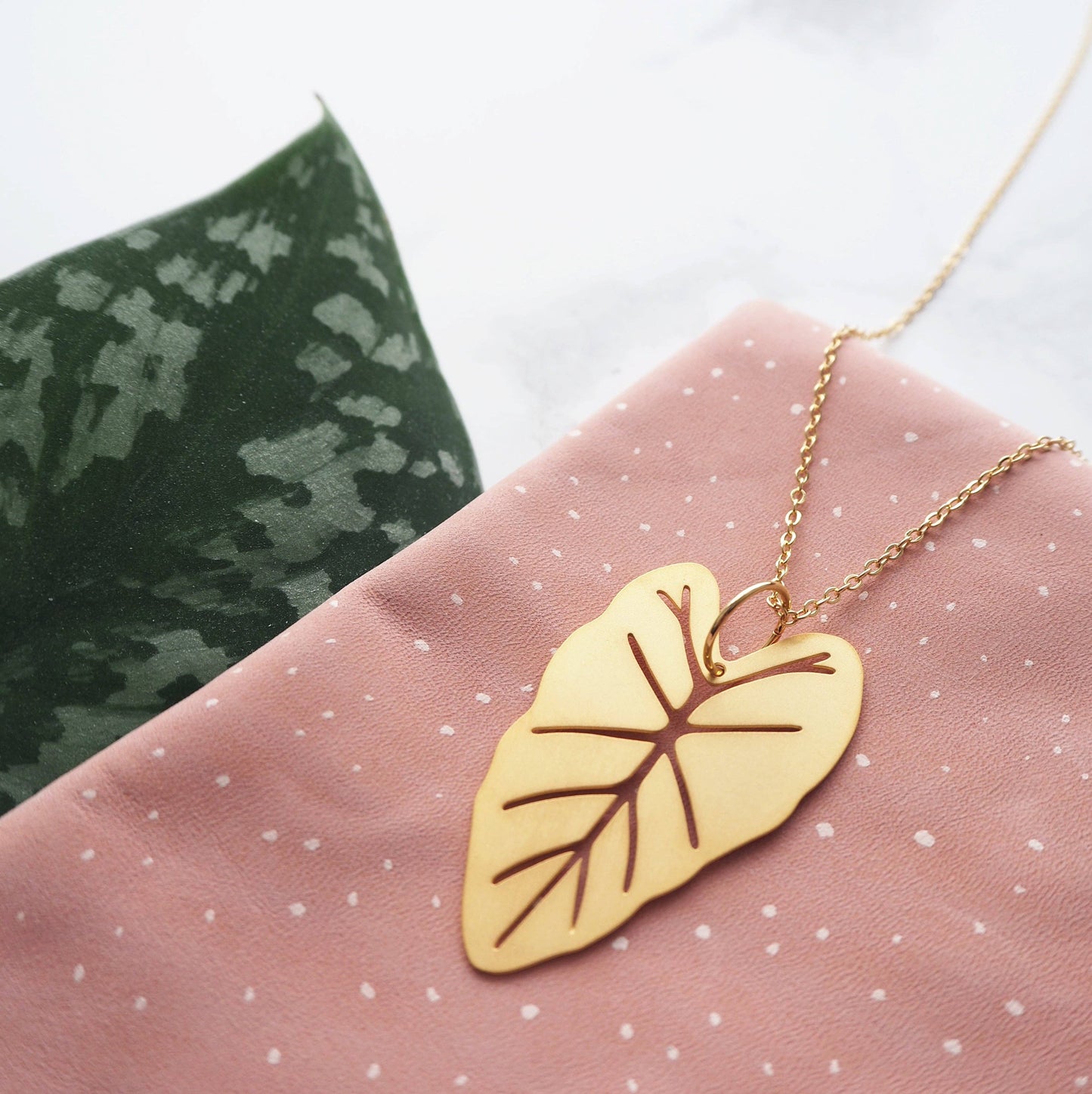 ALOCASIA HALSKETTE | GOLD