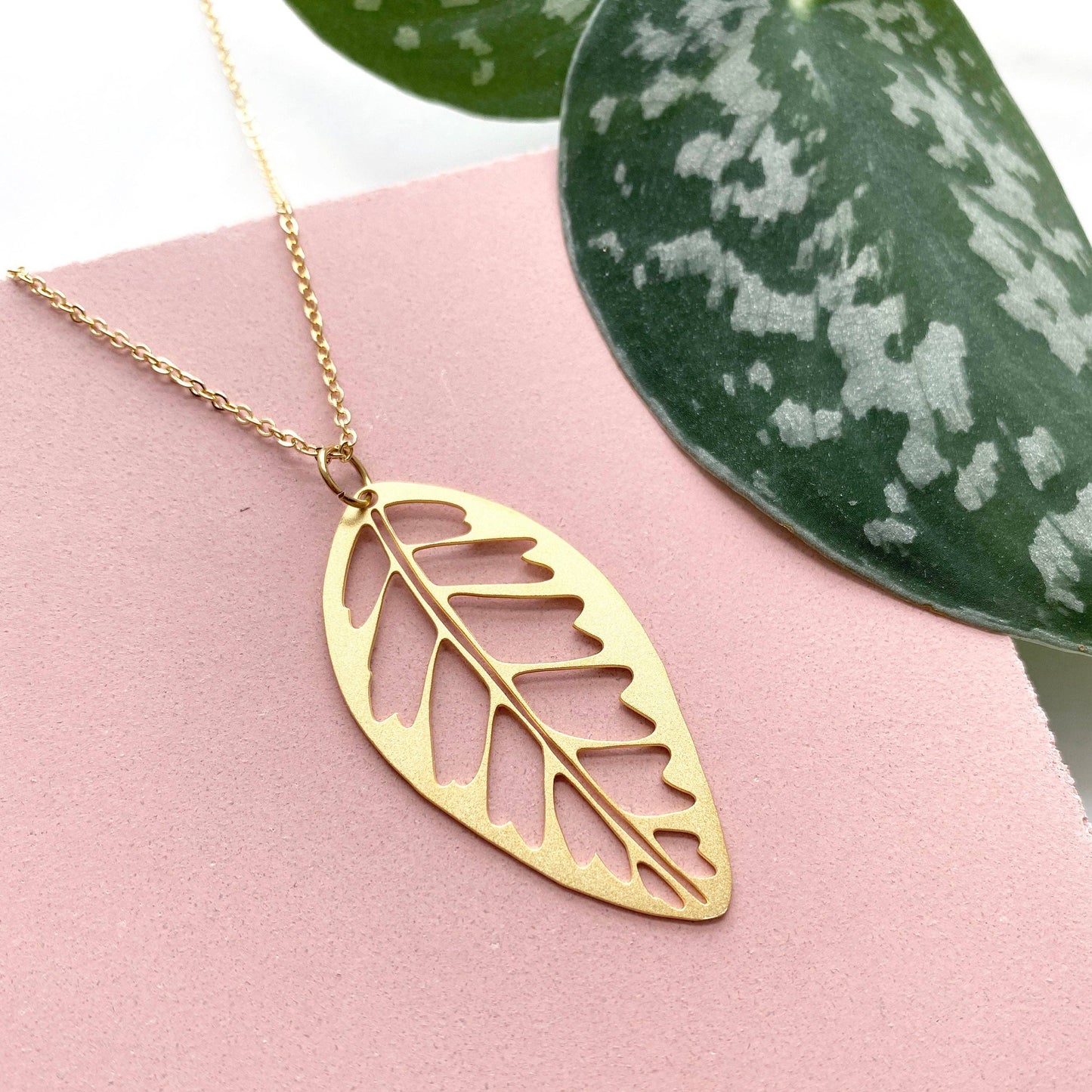 CALATHEA ZEBRINA HALSKETTE | GOLD