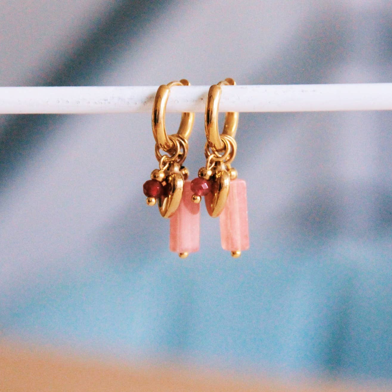 CHARMING HEART | Hoop earrings with gemstone and heart in gold