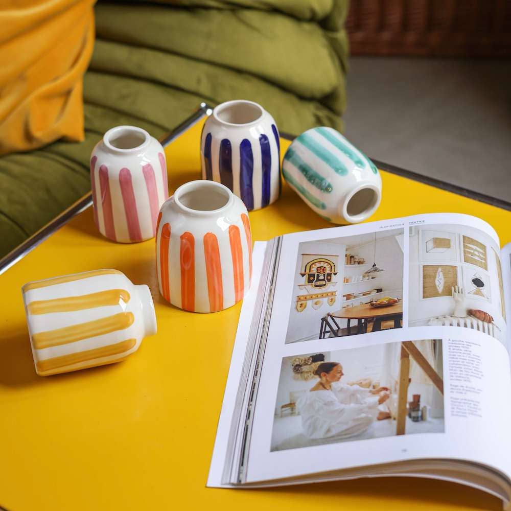 LINA ROSEA | Handgemachte Porzellanvase mit rosa Streifen