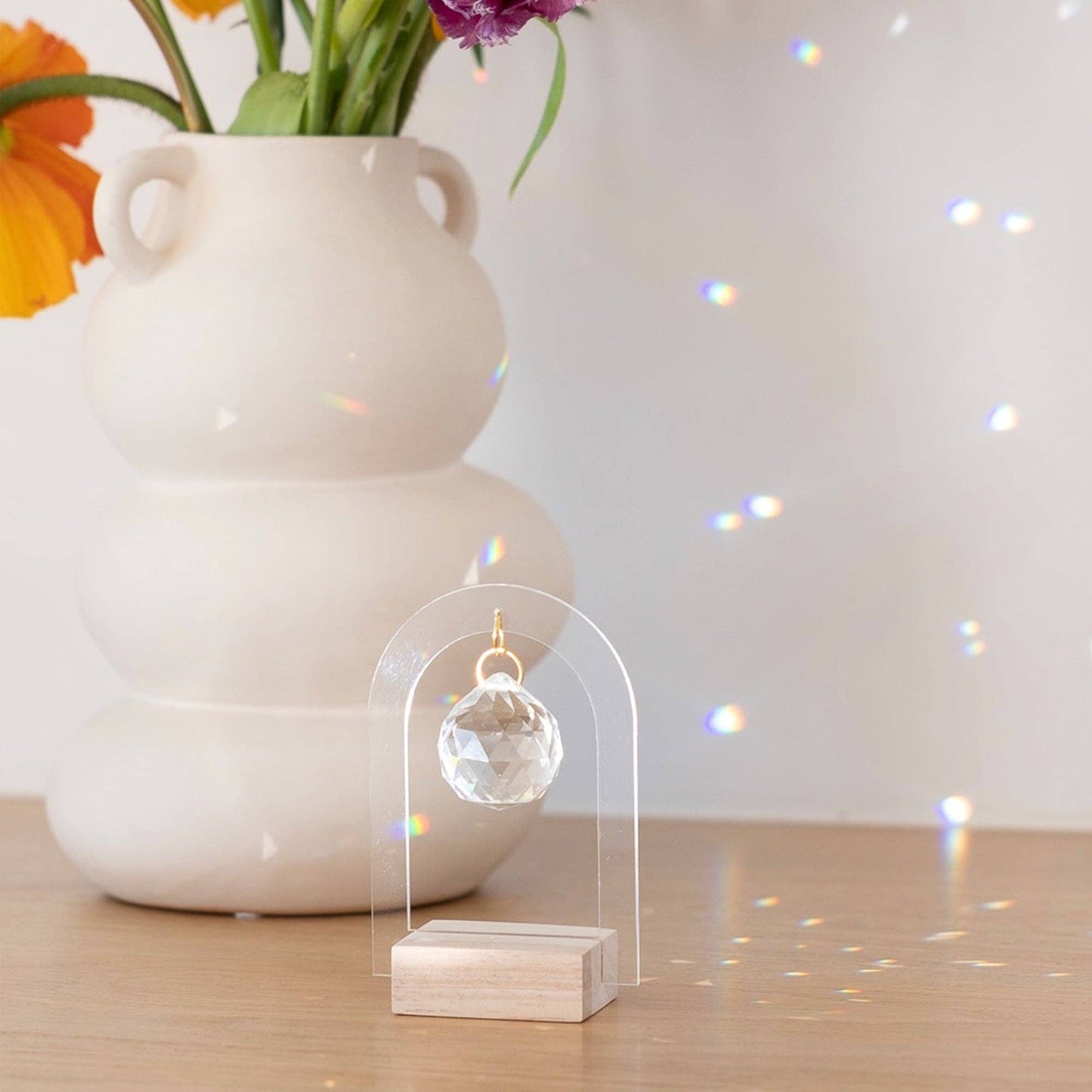 ARCHIE | Attrape-soleil fait main en cristal de verre et bois, debout