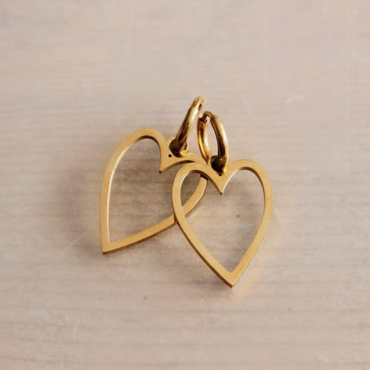 MI AMOR | Boucles d'oreilles créoles avec un cœur doré