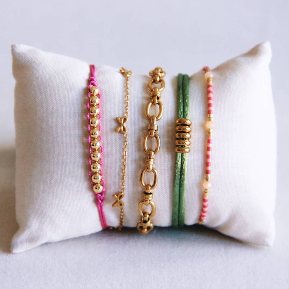 ALL HEARTS | Zartes Armband mit Herzen in Gold