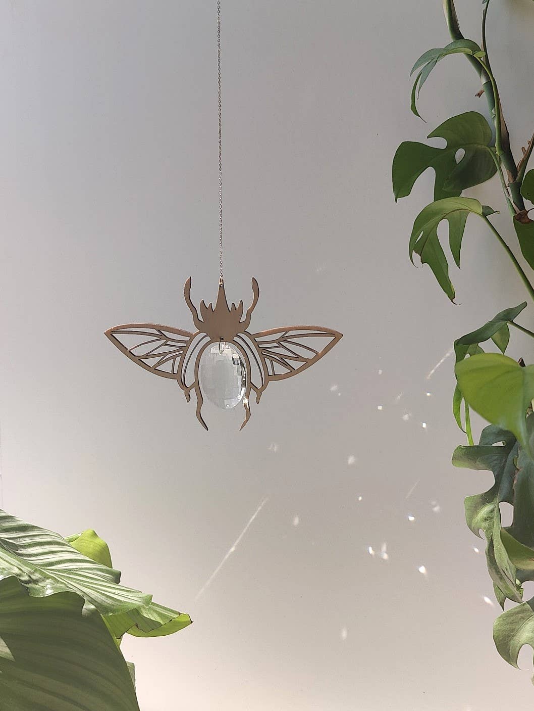 SCARABEE | Handmade suncatcher with glass crystal &amp; wooden design