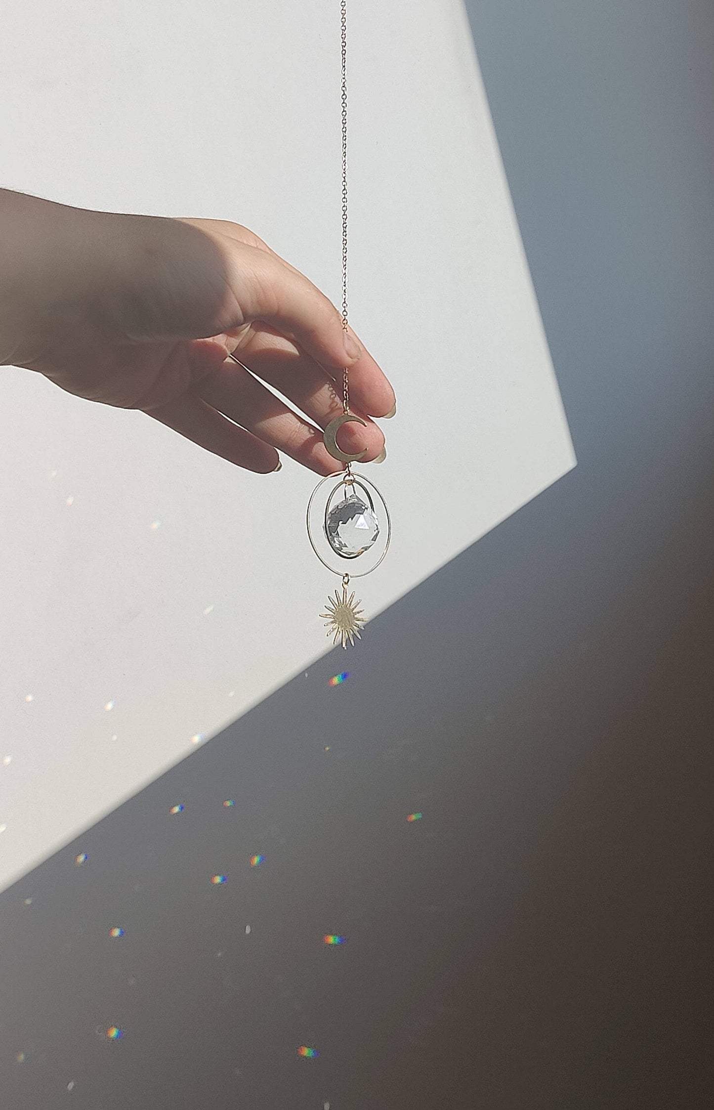 STELLAR | Attrape-soleil fait main avec cristal de verre, lune et étoile dorées
