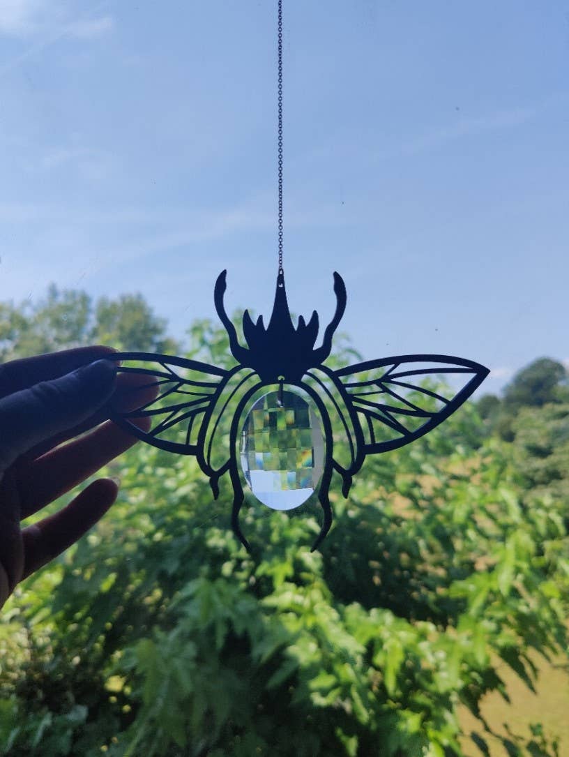 SCARABEE | Handmade suncatcher with glass crystal &amp; wooden design