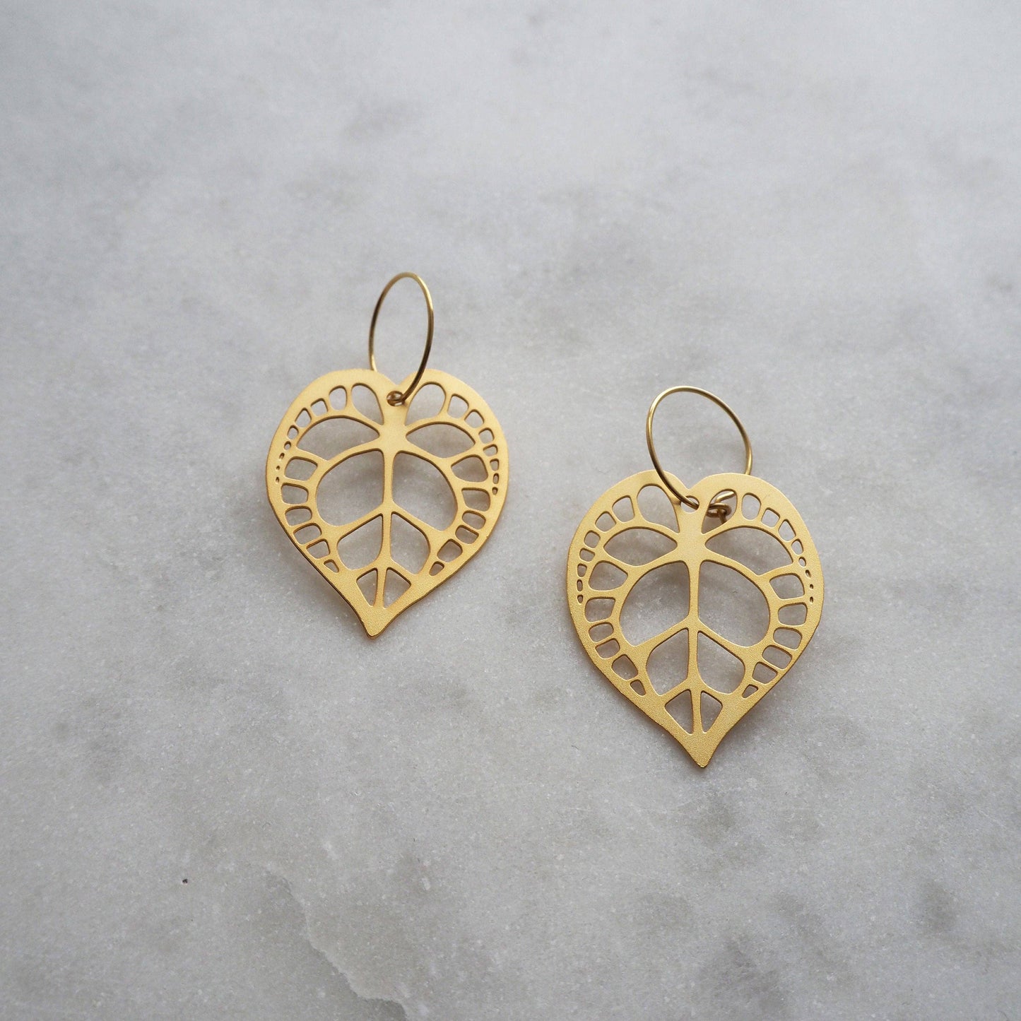 BOUCLES D'OREILLES CRÉOLES ANTHURIUM CLARINERVIUM | OR