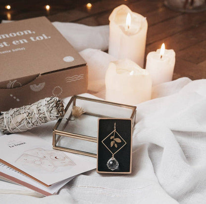 ASTRO EARTH | Handgemachter Suncatcher mit Glaskristall & goldenem Blatt