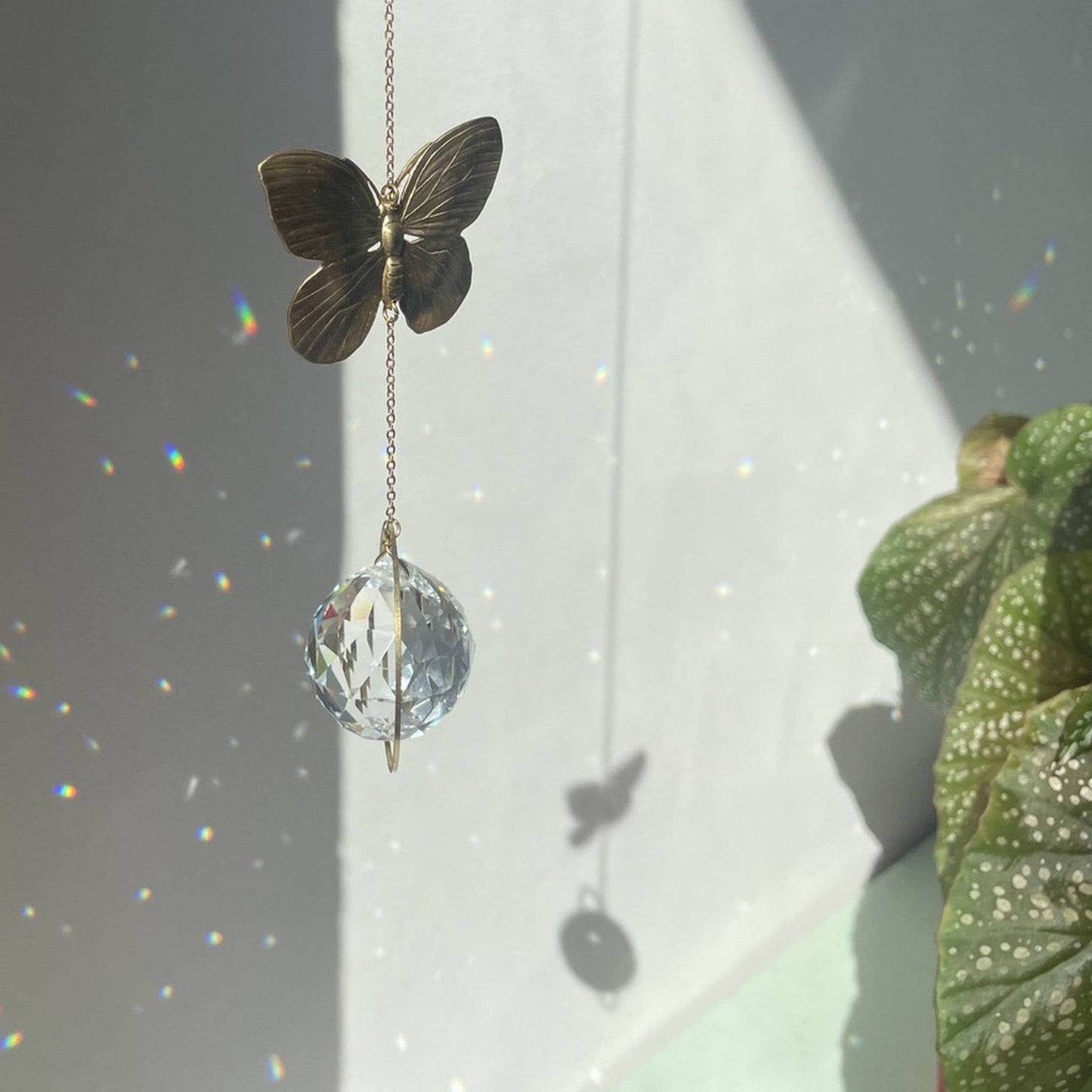MARIPOSA  | Handgemachter Suncatcher mit Glaskristall & goldenem Schmetterling