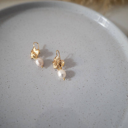 DAISY | Boucles d'oreilles en or 18 carats avec perles d'eau douce