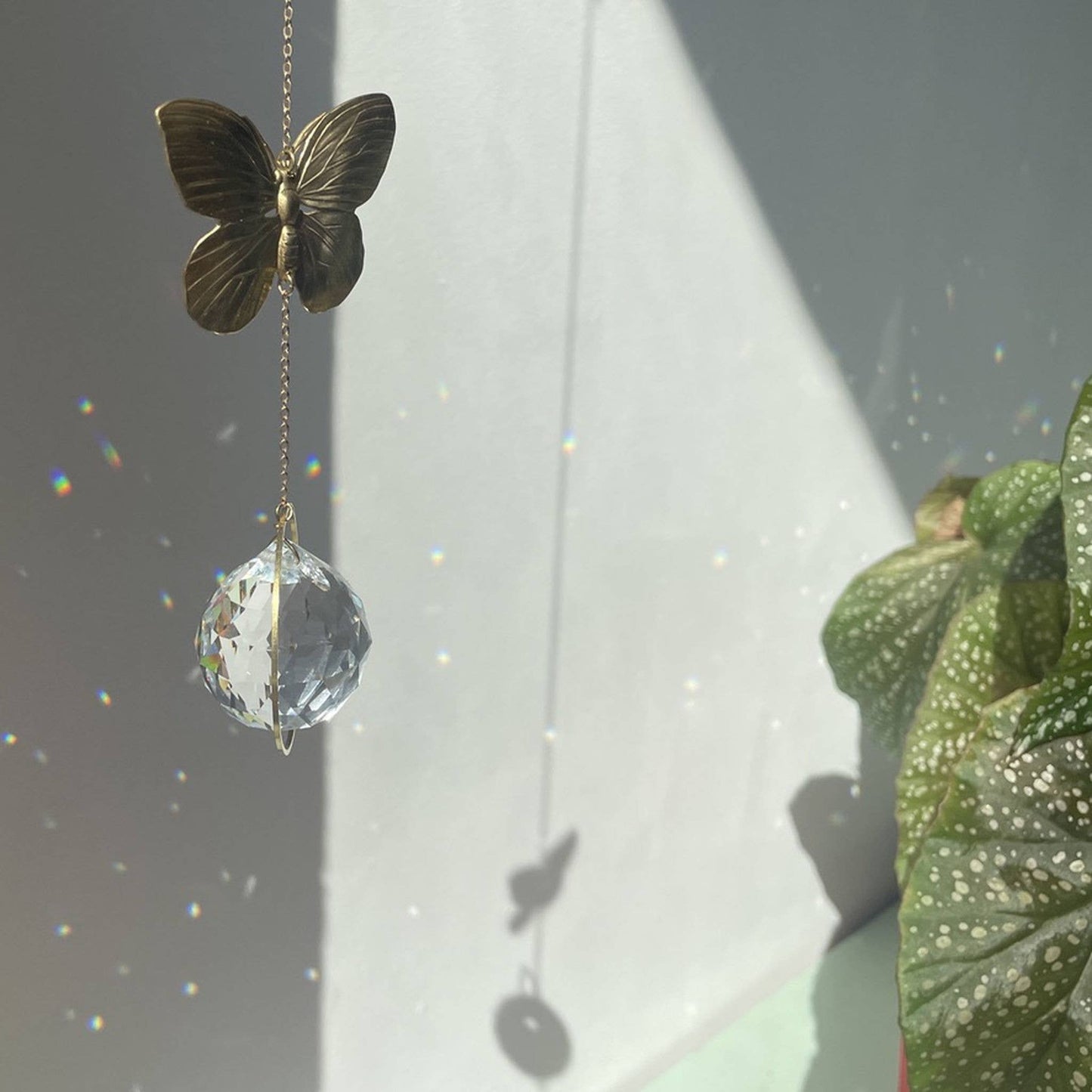 MARIPOSA  | Handgemachter Suncatcher mit Glaskristall & goldenem Schmetterling