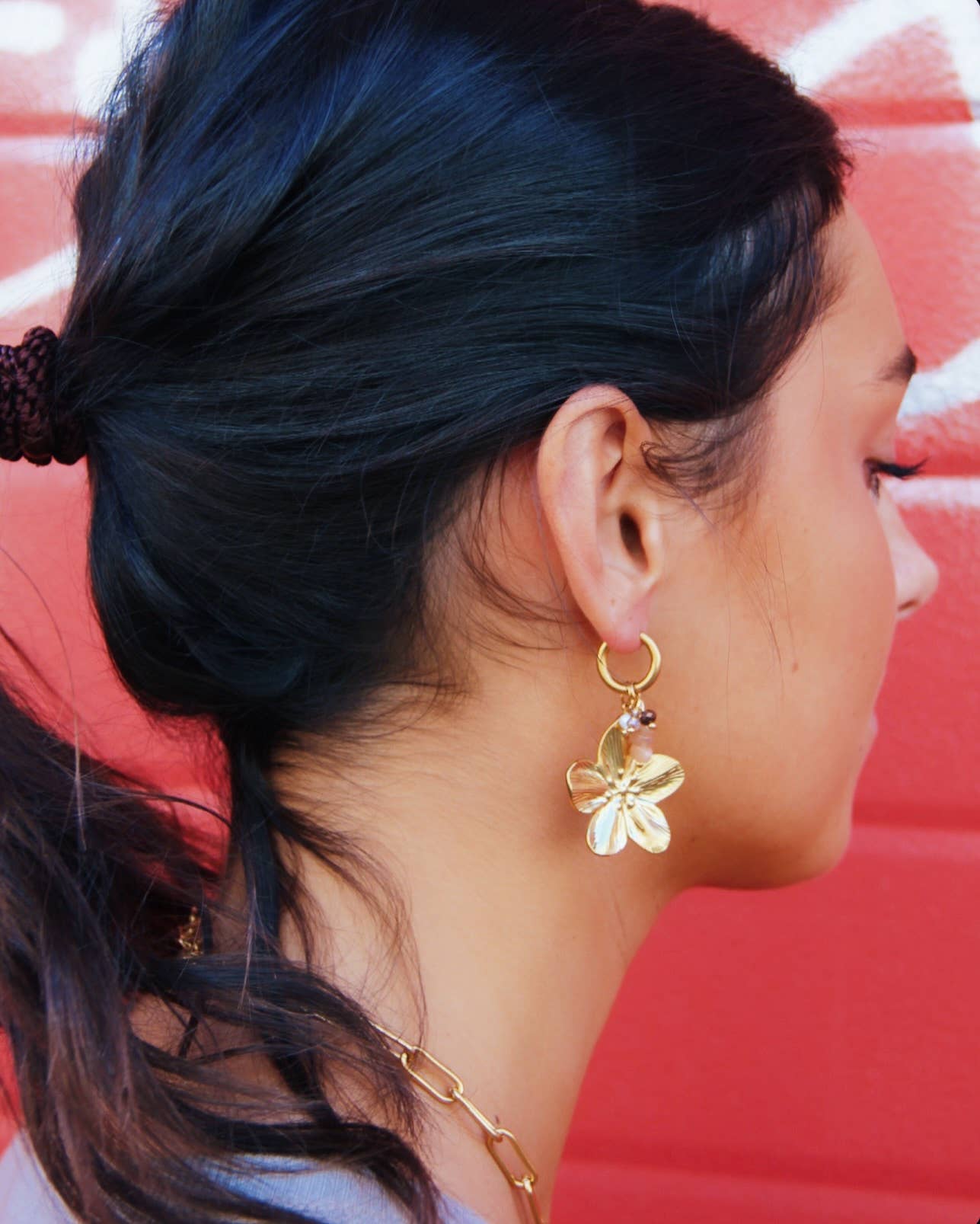 CHARMING BLOOM | Blumige Statement Creolen in Gold