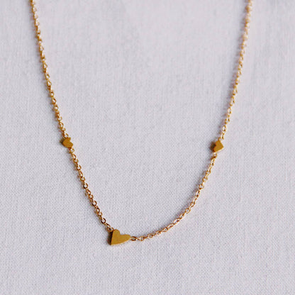 LOVELY THREE | Delicate gold heart necklace