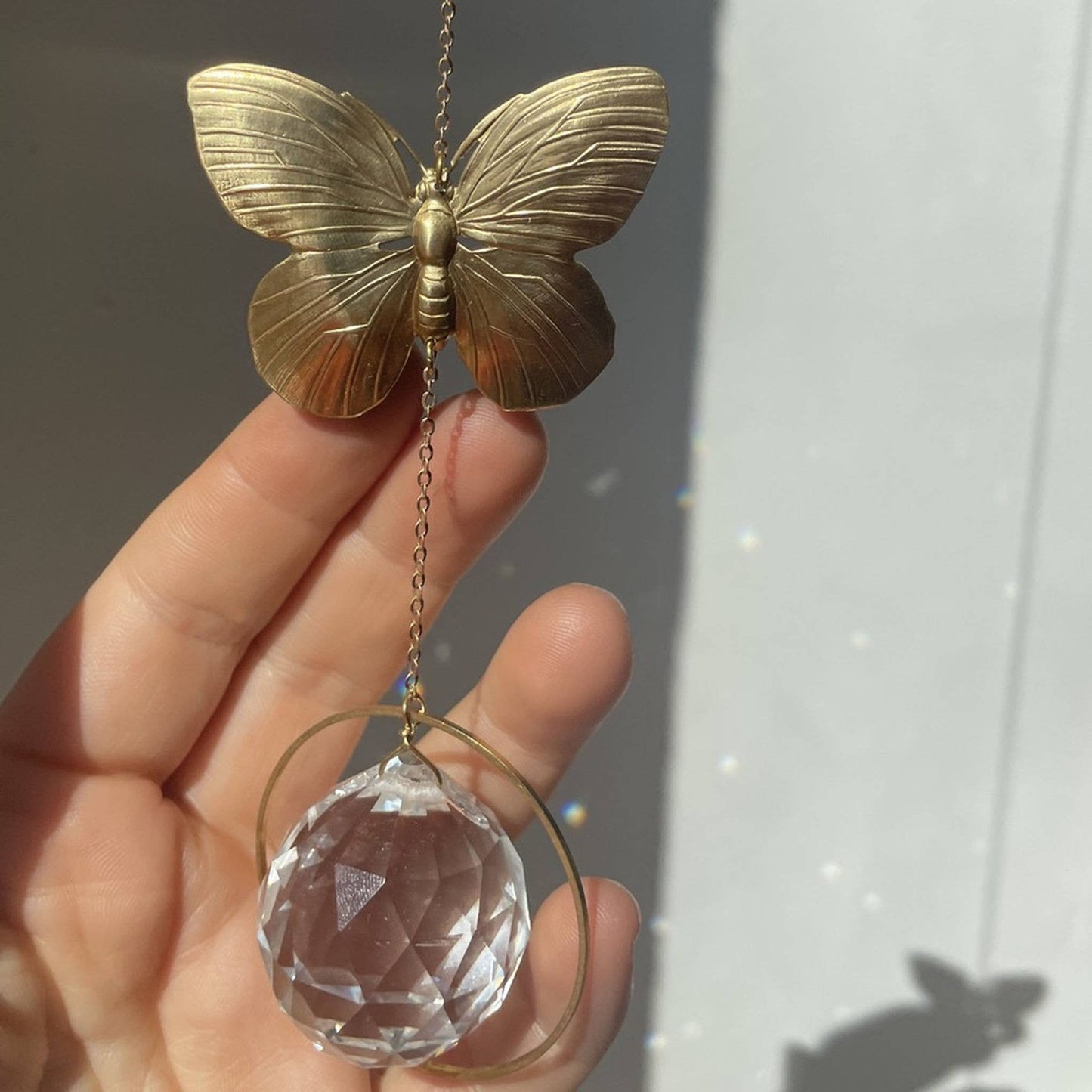 MARIPOSA  | Handgemachter Suncatcher mit Glaskristall & goldenem Schmetterling
