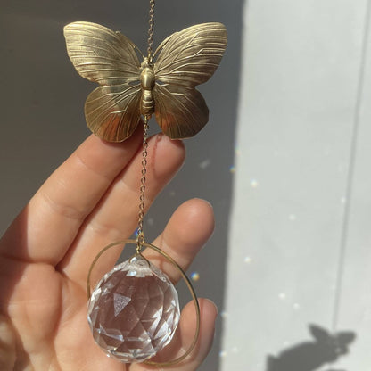 MARIPOSA  | Handgemachter Suncatcher mit Glaskristall & goldenem Schmetterling