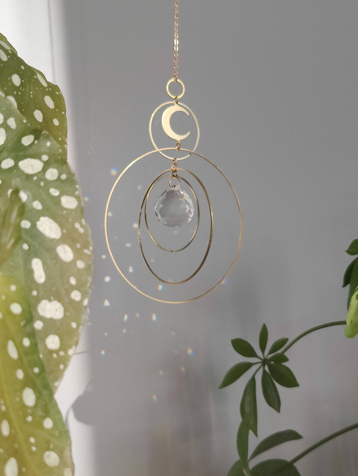 COSMOS | Handgemachter Suncatcher mit Glaskristall & goldenem Mond