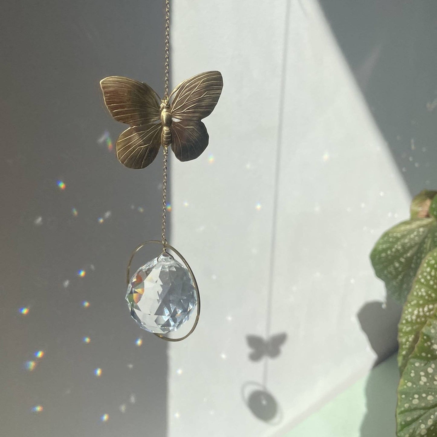 MARIPOSA  | Handgemachter Suncatcher mit Glaskristall & goldenem Schmetterling