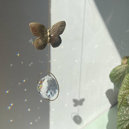 MARIPOSA  | Handgemachter Suncatcher mit Glaskristall & goldenem Schmetterling