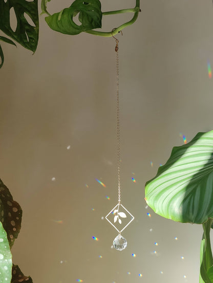 ASTRO EARTH | Handgemachter Suncatcher mit Glaskristall & goldenem Blatt