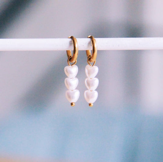 TRIPLE HEART PEARL | Delicate gold hoop earrings with 3 heart-shaped pearls 