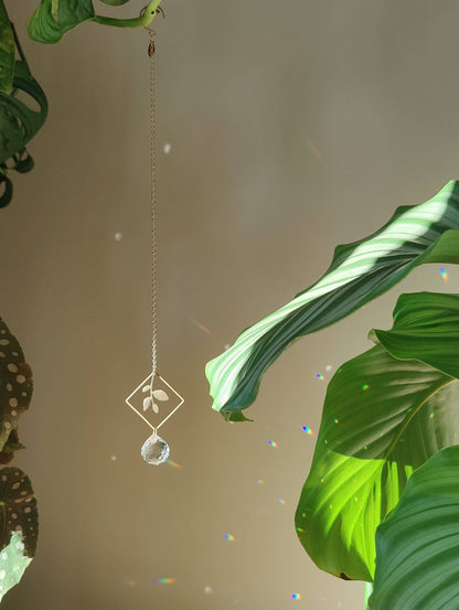 ASTRO EARTH | Handgemachter Suncatcher mit Glaskristall & goldenem Blatt