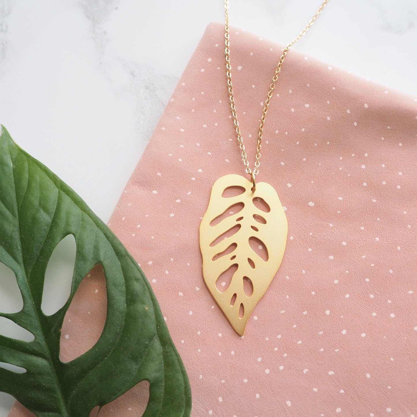 MONSTERA OBLIQUA HALSKETTE | GOLD