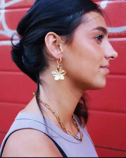 CHARMING BLOOM | Blumige Statement Creolen in Gold