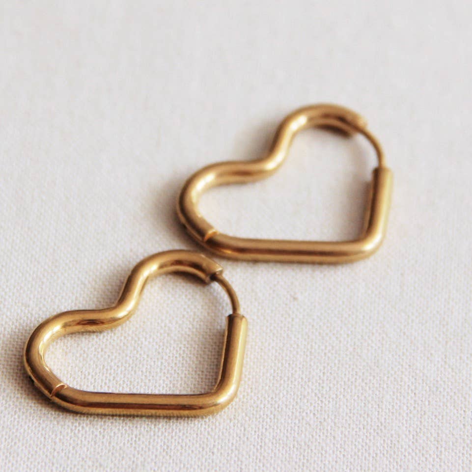 FEELING CUTE | Golden heart hoop earrings