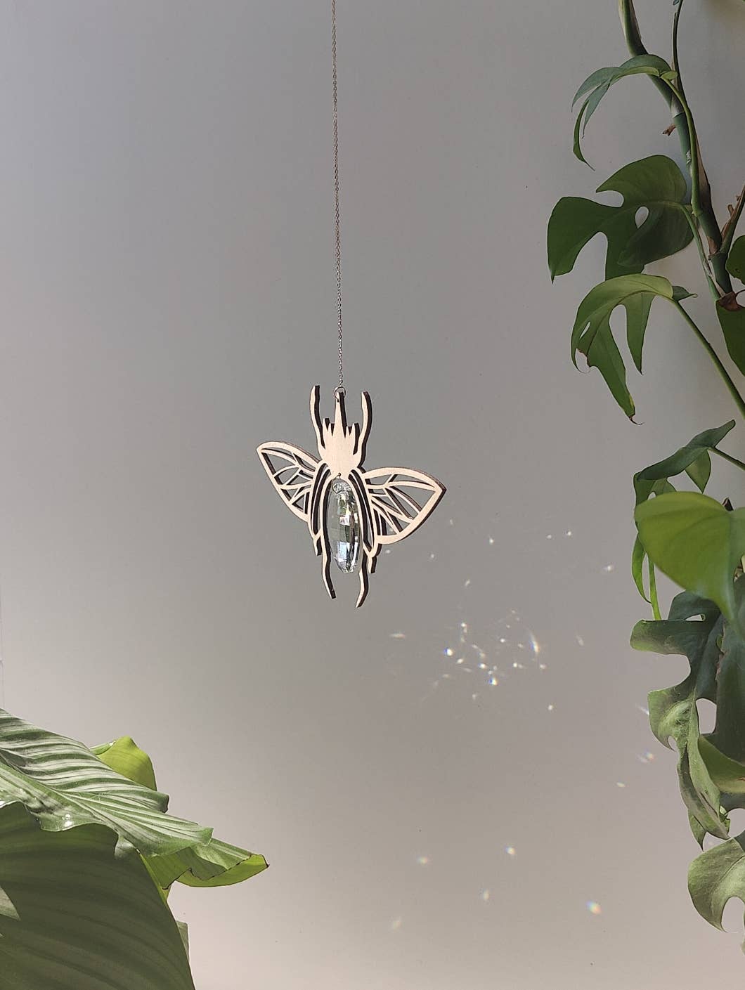 SCARABEE | Handmade suncatcher with glass crystal &amp; wooden design