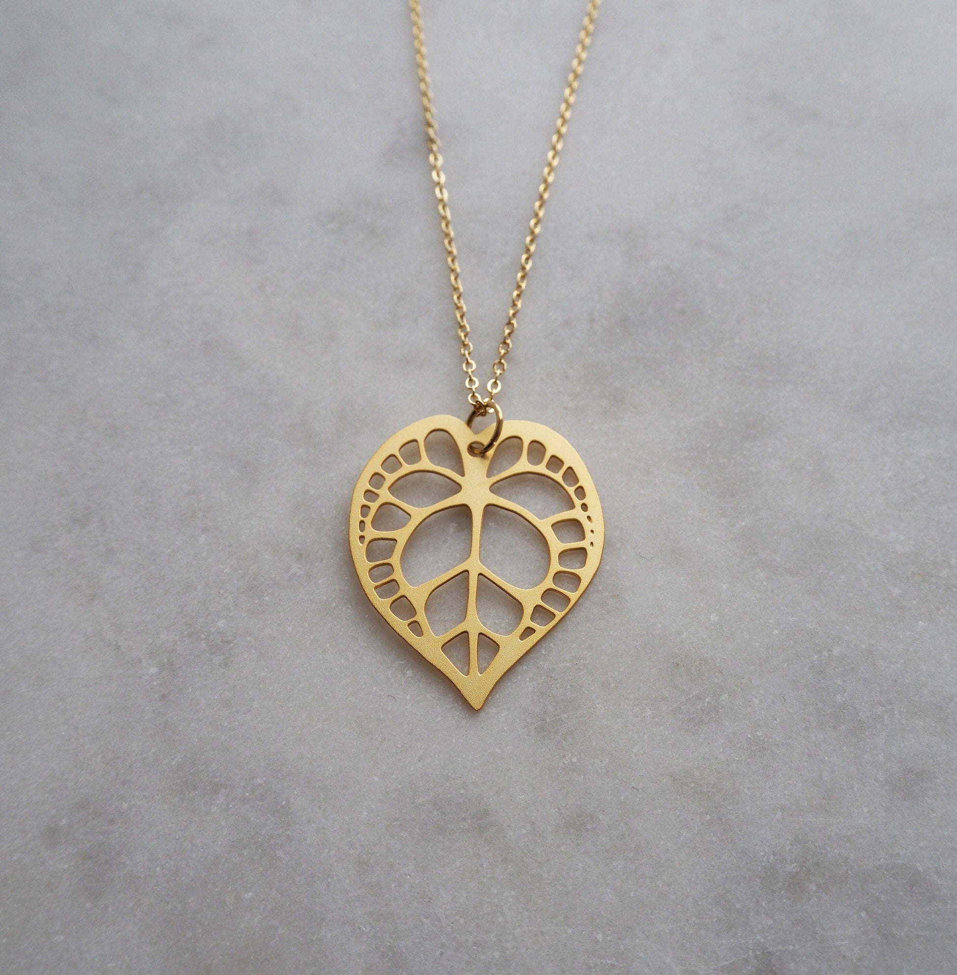 anthurium necklace ANTHURIUM CLARINERVIUM NECKLACE