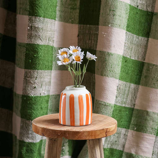 LINA CORAL | Handgemachte Porzellanvase mit orangenen Streifen
