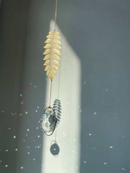 LEAF | Handgemachter Suncatcher mit Glaskristall & goldenem Blatt
