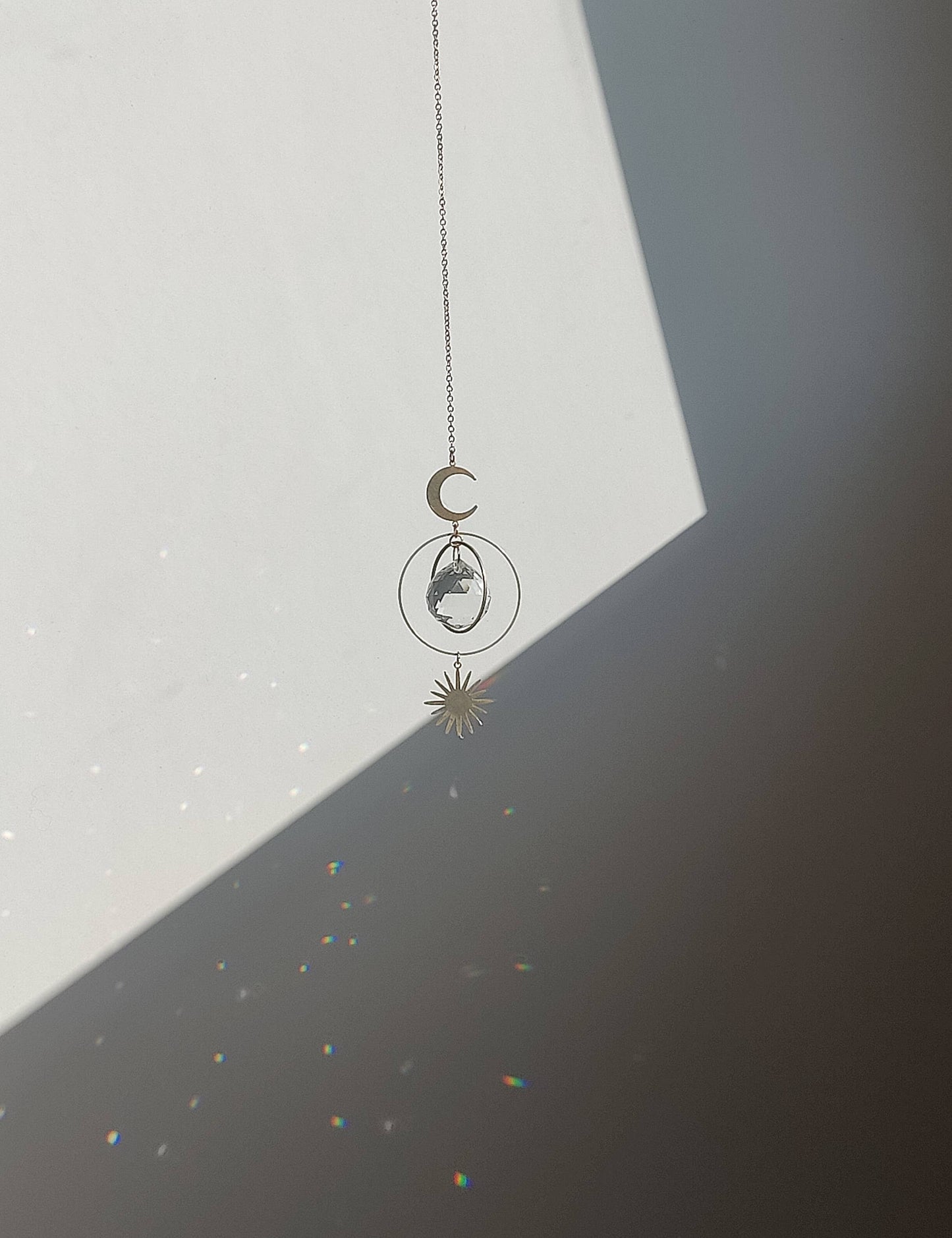 STELLAR | Attrape-soleil fait main avec cristal de verre, lune et étoile dorées