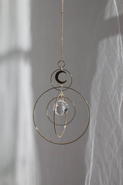 COSMOS | Handgemachter Suncatcher mit Glaskristall & goldenem Mond