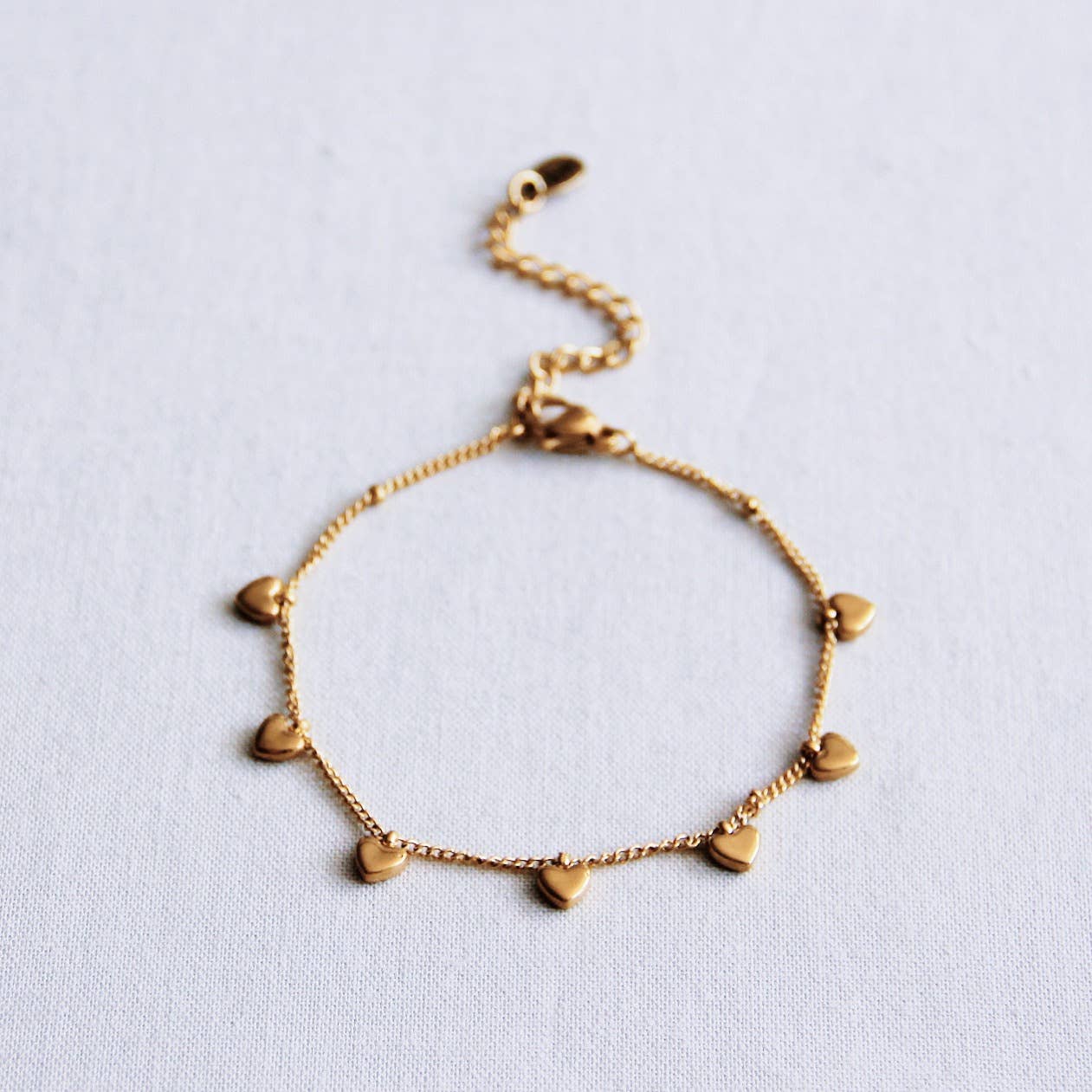 LOVELY SEVEN | Charm bracelet with heart in gold