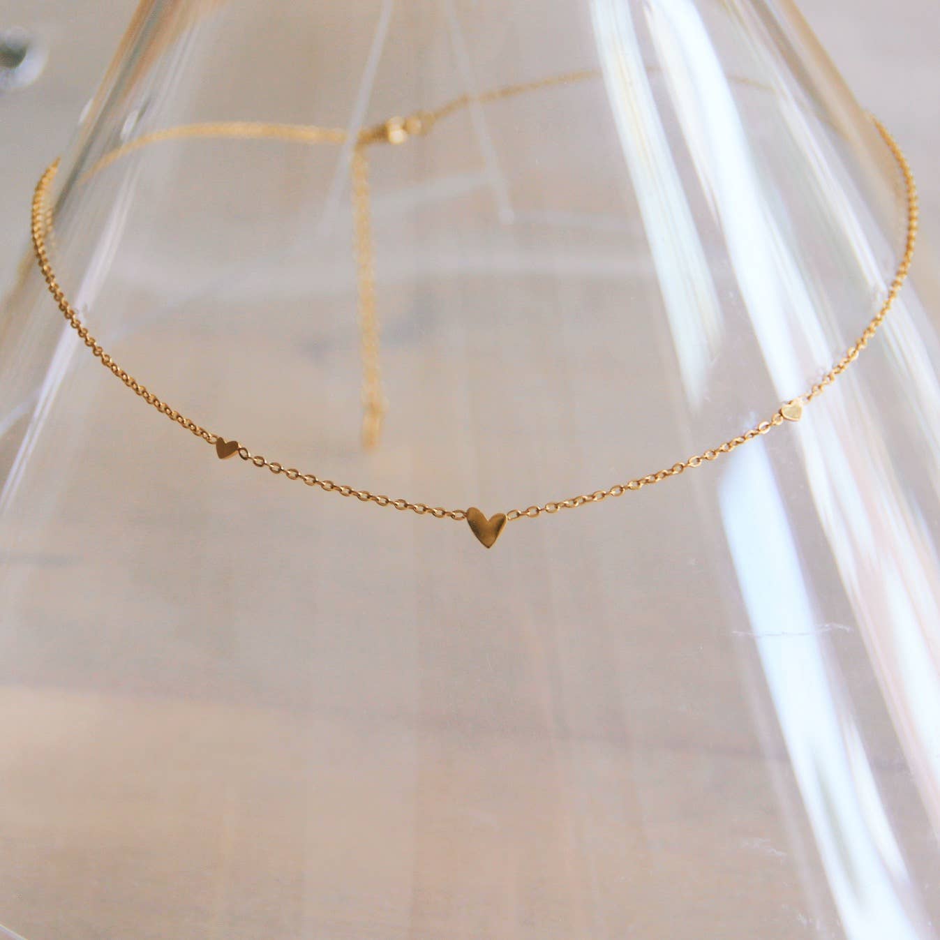 LOVELY THREE | Delicate gold heart necklace