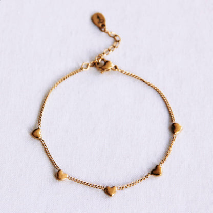 ALL HEARTS | Zartes Armband mit Herzen in Gold