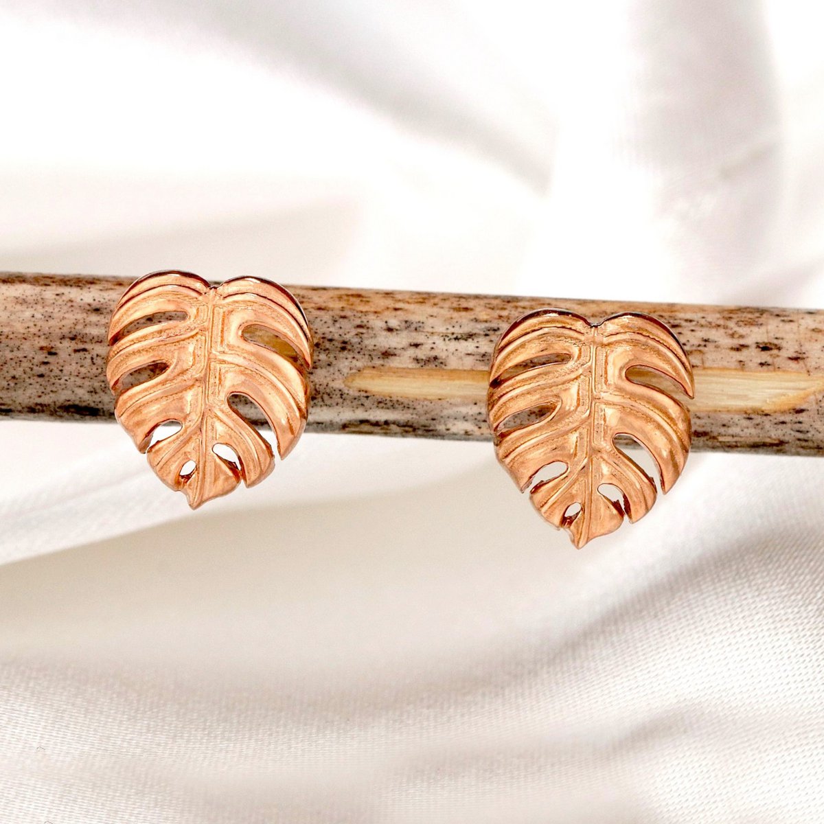 MONSTERA OHRSTECKER | ROSEGOLD